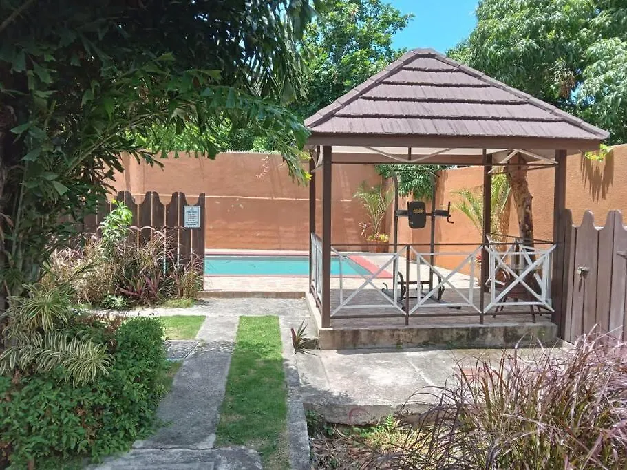 2 Bedroom Condo; Pool And Patio Kingston 0*,