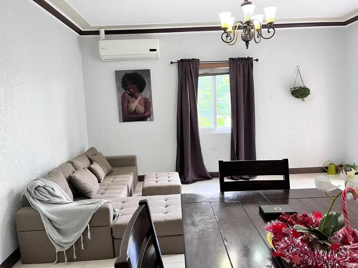 2 Bedroom Condo; Pool And Patio Kingston 0*,  Jamajka