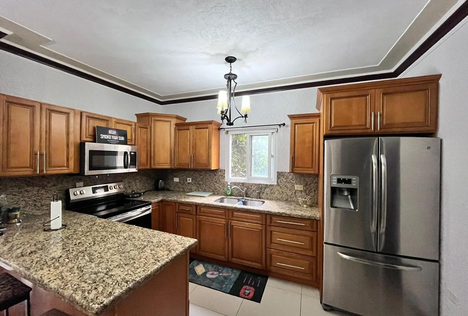 2 Bedroom Condo; Pool And Patio Kingston Apartament