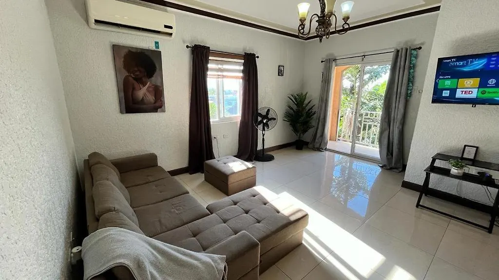 Apartament 2 Bedroom Condo; Pool And Patio Kingston