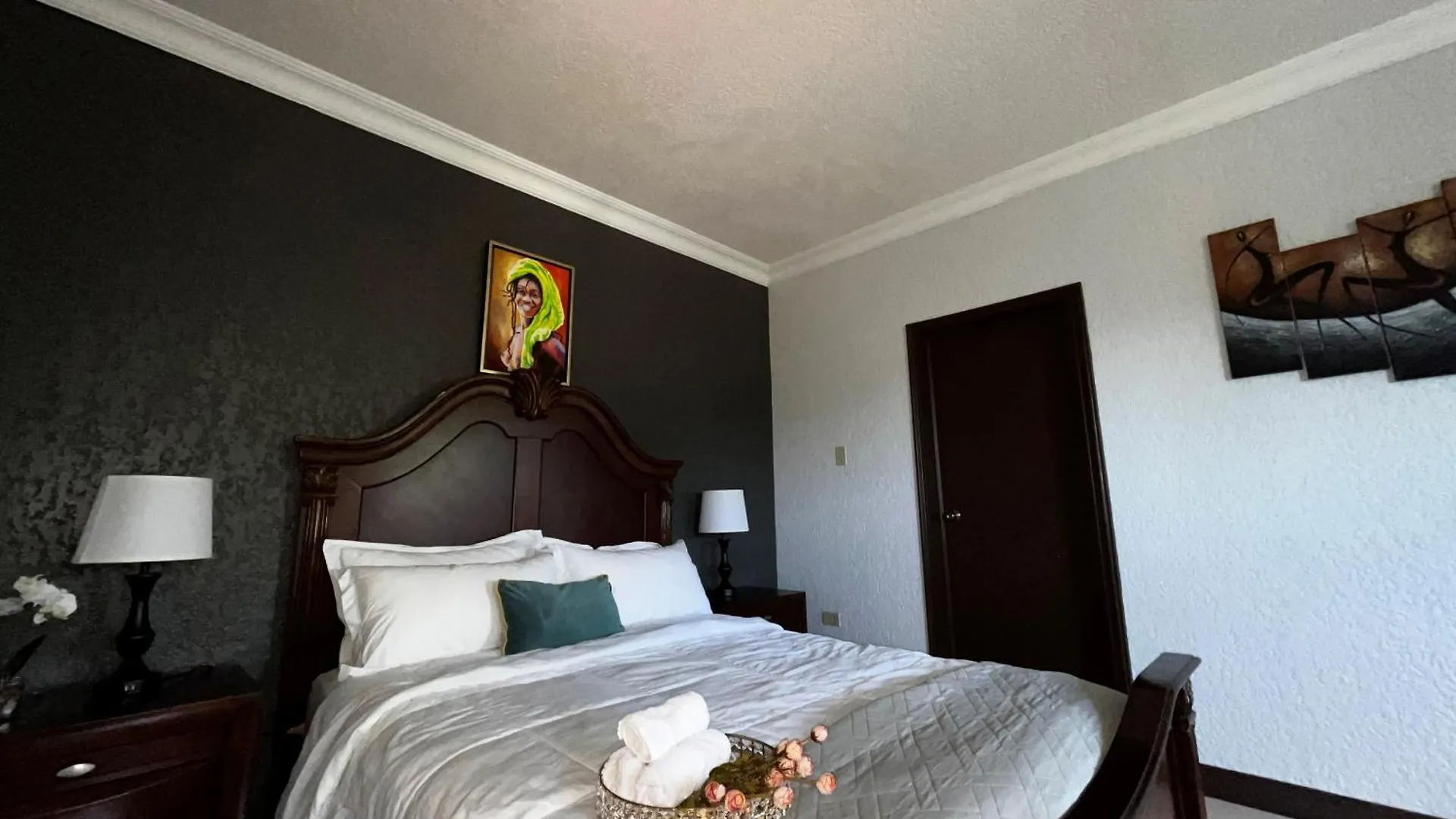 Apartament 2 Bedroom Condo; Pool And Patio Kingston